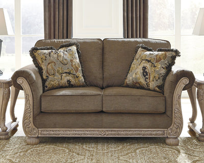 Richburg Benchcraft Loveseat image