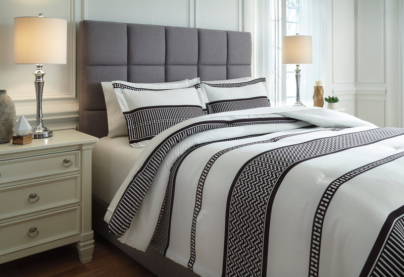 Masako Signature Design by Ashley Comforter Set King image