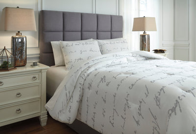 Adrianna Signature Design by Ashley Comforter Set King image