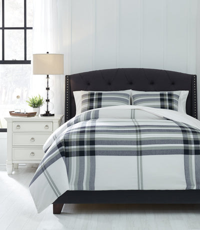 Stayner Signature Design by Ashley Comforter Set King image