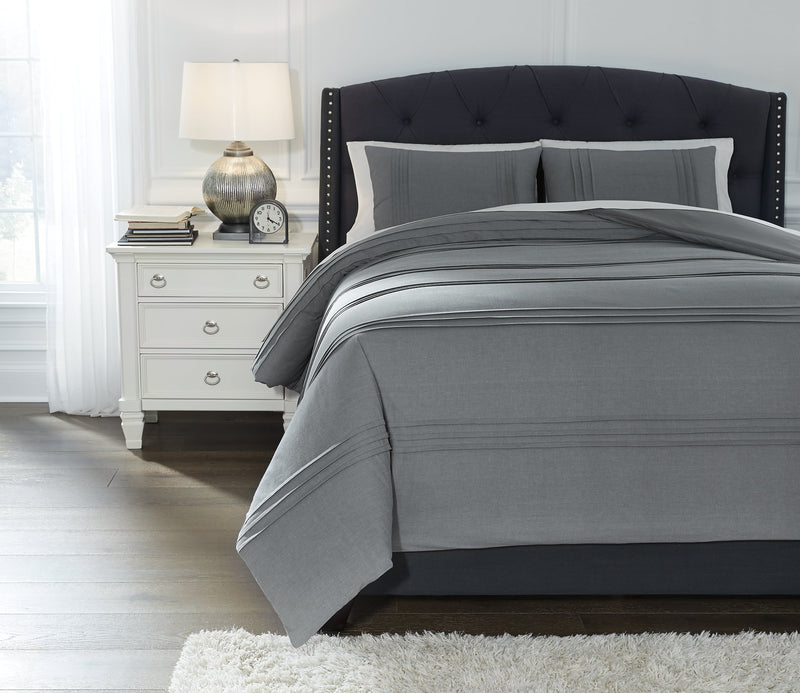 Mattias Signature Design by Ashley Comforter Set King image