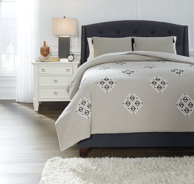 Jawanza Signature Design by Ashley Comforter Set King image