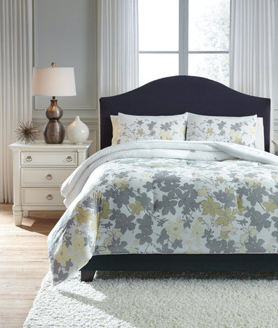 Maureen Signature Design by Ashley Comforter Set Queen image