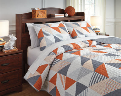 Layne Signature Design by Ashley Coverlet Set Full image