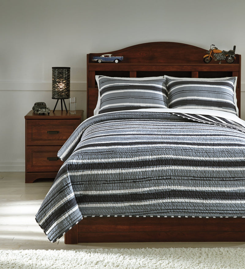 Merlin Signature Design by Ashley Coverlet Set Full image