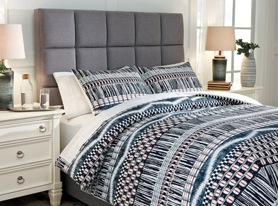 Shilliam Signature Design by Ashley Comforter Set Queen image