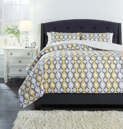 Mato Signature Design by Ashley Comforter Set King image